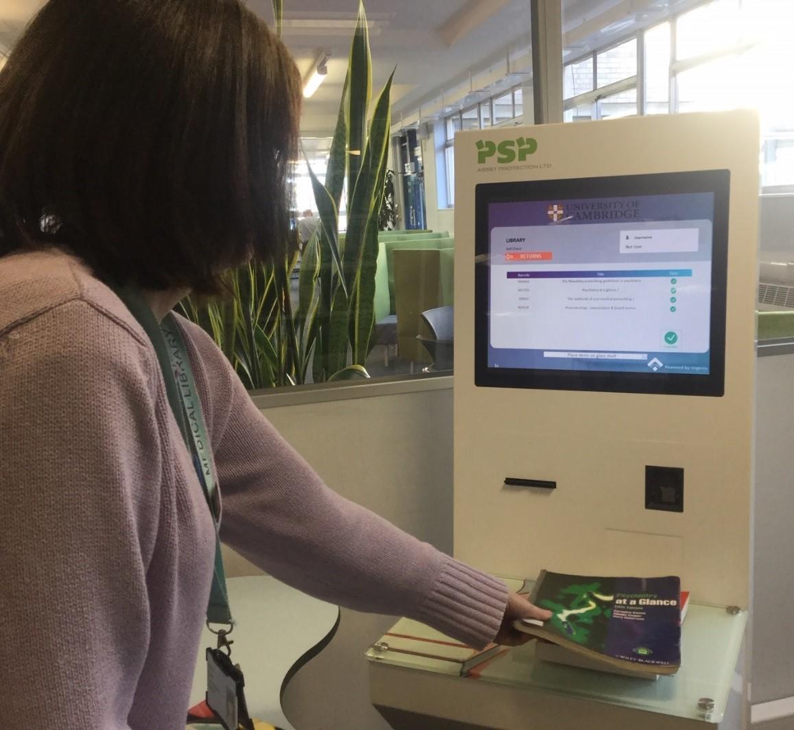 Hongzhou customized library information kiosk with id card reader in library-3